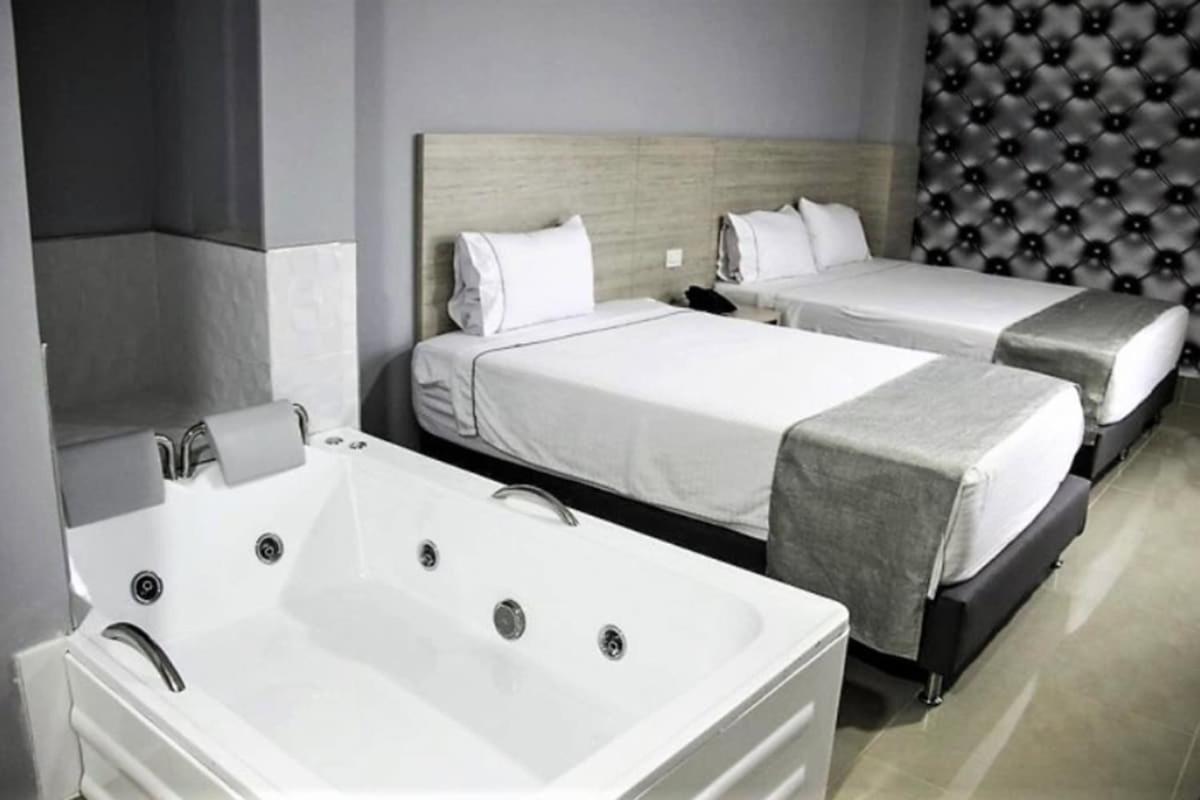 Hotel Lleras Express เมเดยิน ภายนอก รูปภาพ