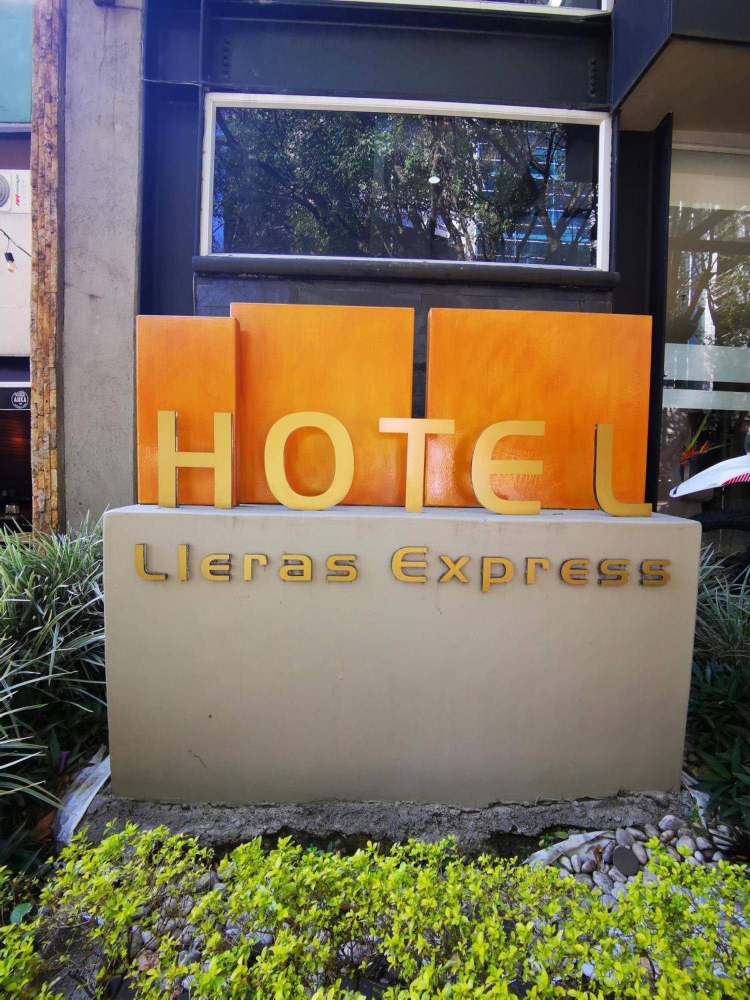 Hotel Lleras Express เมเดยิน ภายนอก รูปภาพ